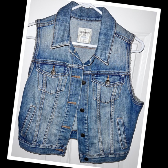 Old Navy Jackets & Blazers - •Old navy women’s Denim Vest 👖EUC👖